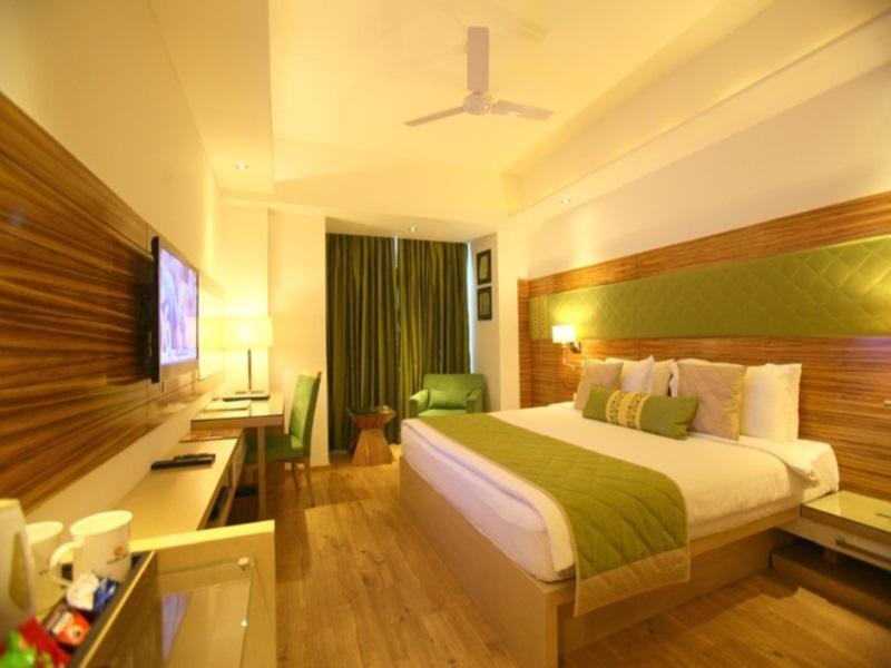 Emblem Hotel Sector 14 Гургаон Экстерьер фото