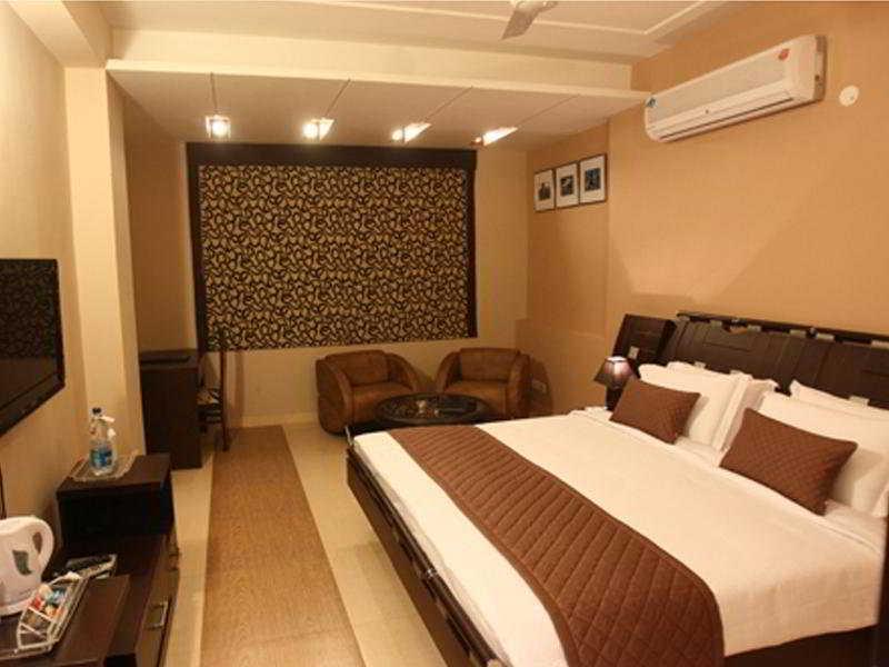 Emblem Hotel Sector 14 Гургаон Номер фото